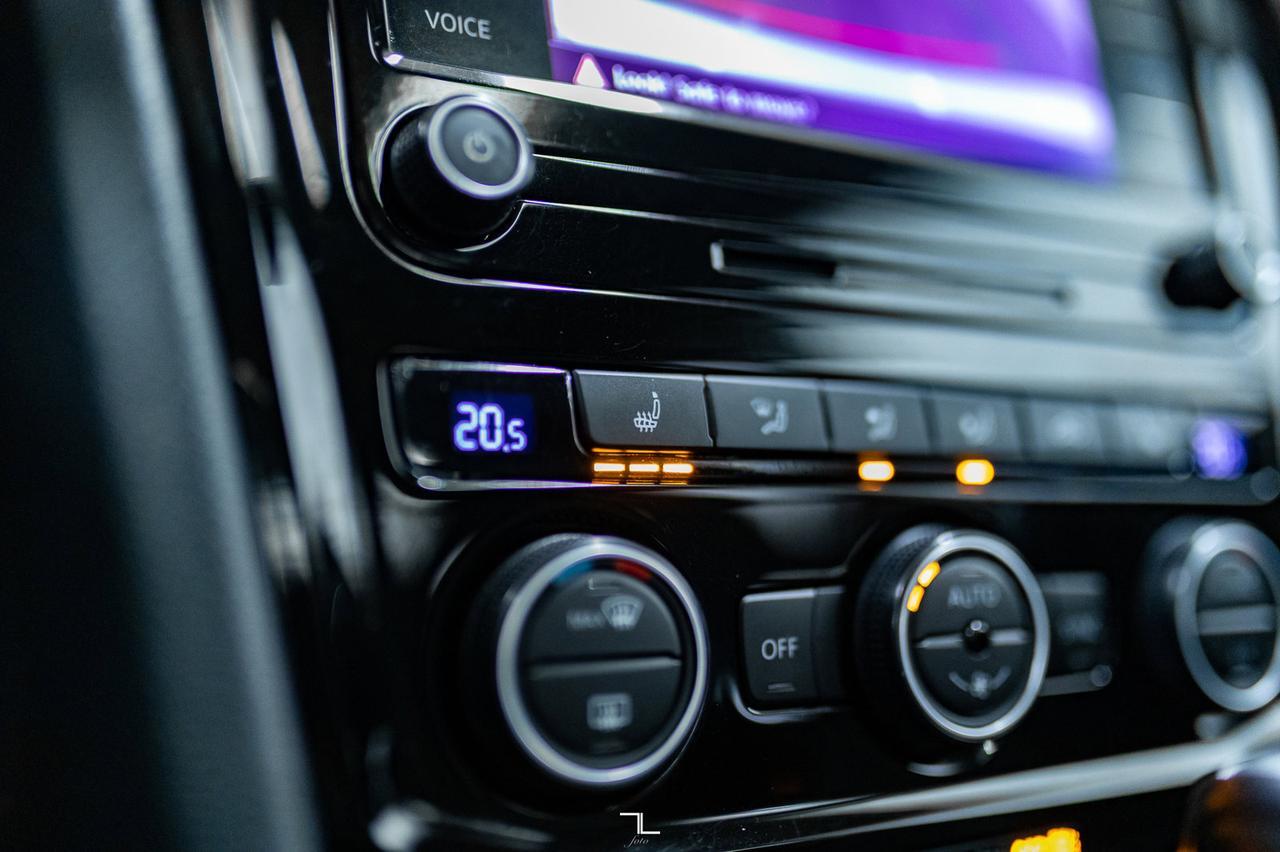 2021 Volkswagen Passat Highline Leather Roof BCam Red Deer AB