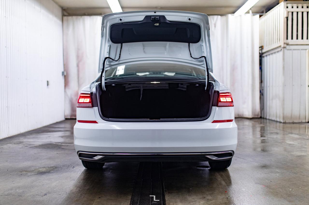 2021 Volkswagen Passat Highline Leather Roof BCam Red Deer AB