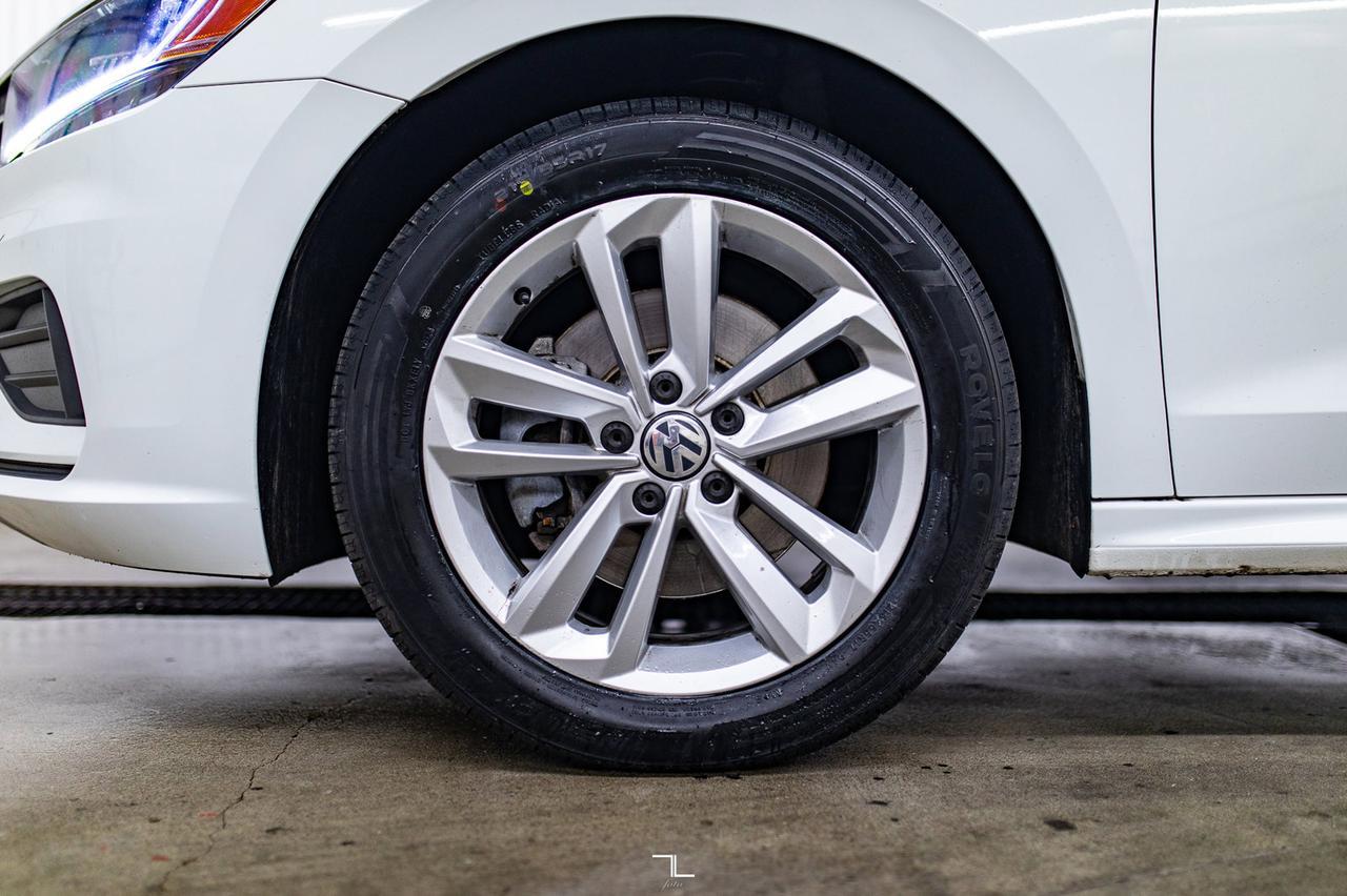 2021 Volkswagen Passat Highline Leather Roof BCam Red Deer AB