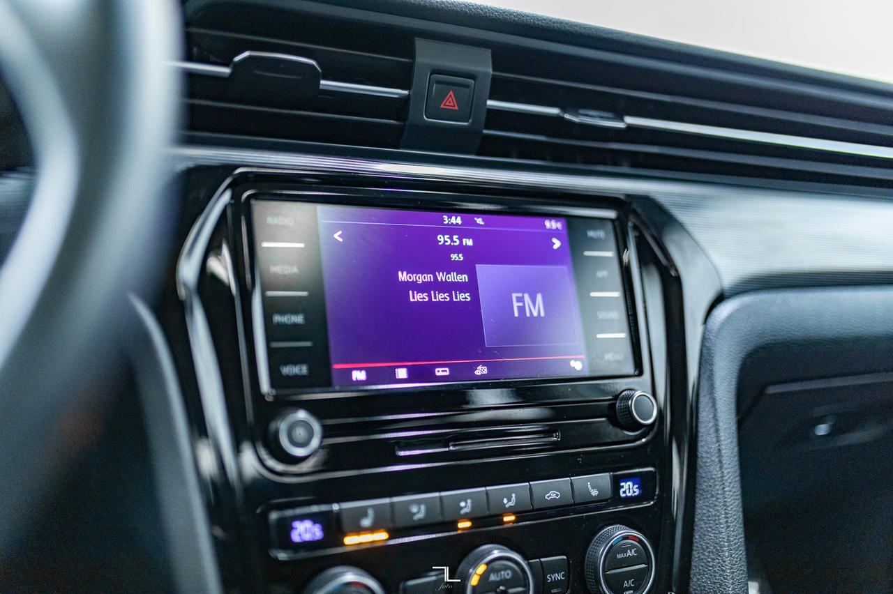 2021 Volkswagen Passat Highline Leather Roof BCam Red Deer AB