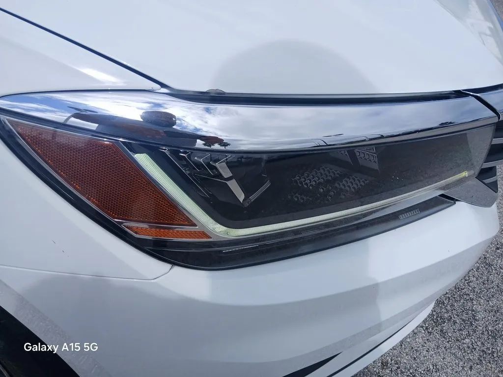 2021 Volkswagen Passat SE photo 17