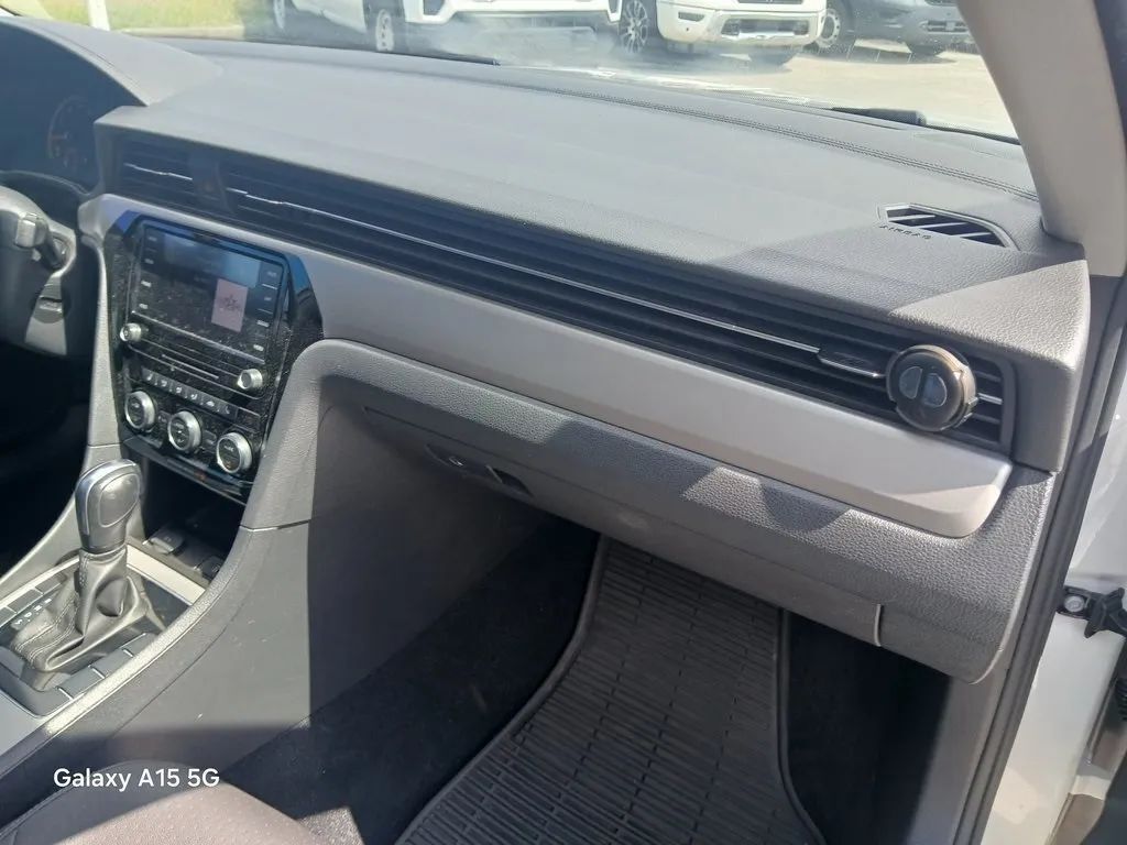 2021 Volkswagen Passat SE photo 13