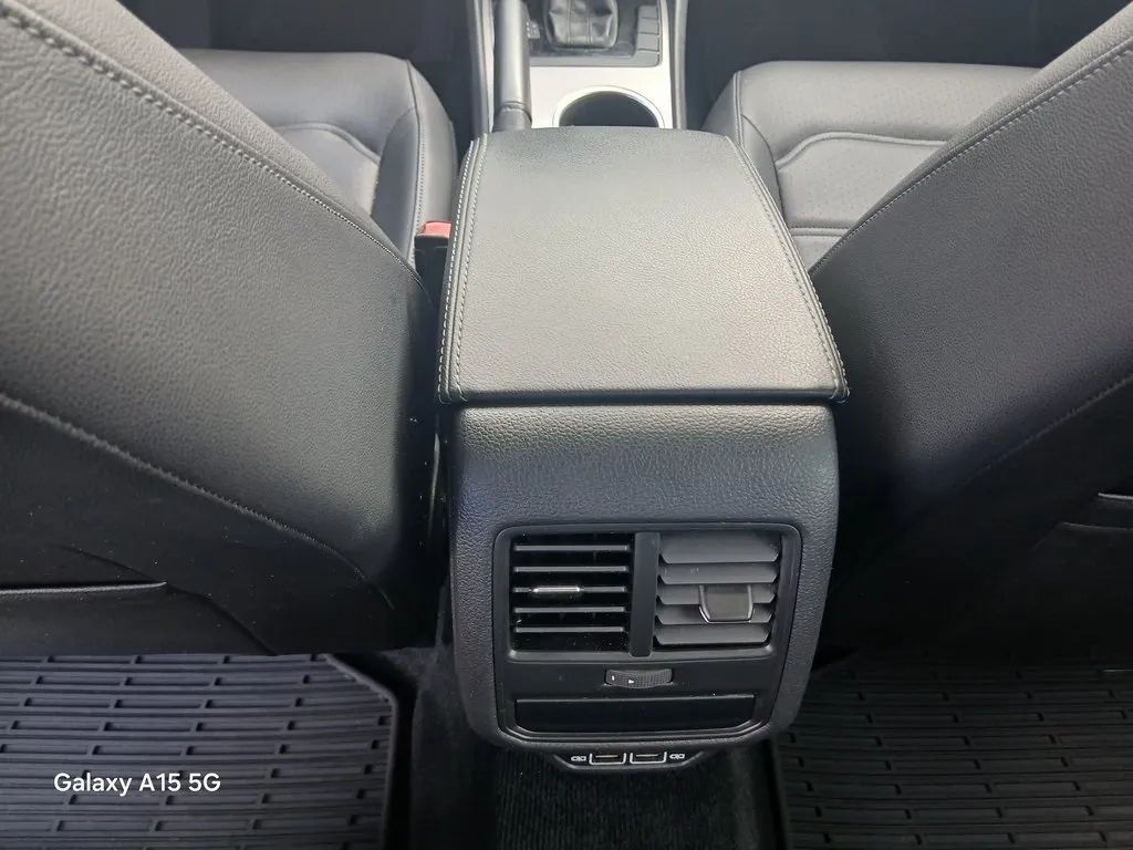 2021 Volkswagen Passat SE photo 25