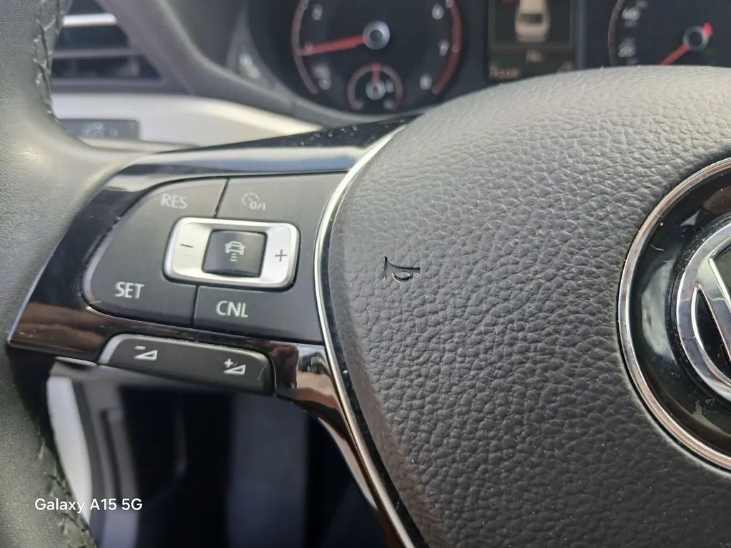 2021 Volkswagen Passat SE photo 26