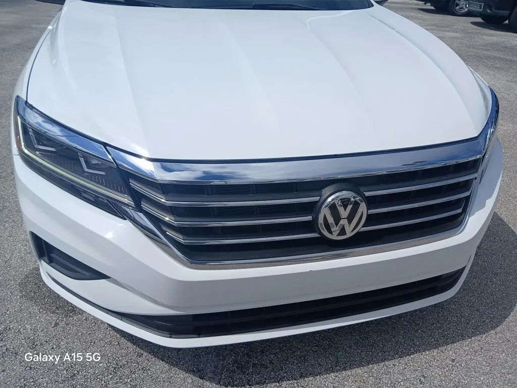 2021 Volkswagen Passat SE photo 18