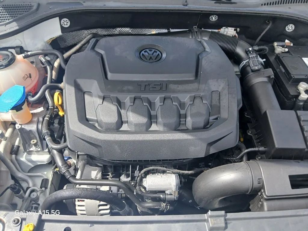 2021 Volkswagen Passat SE photo 21