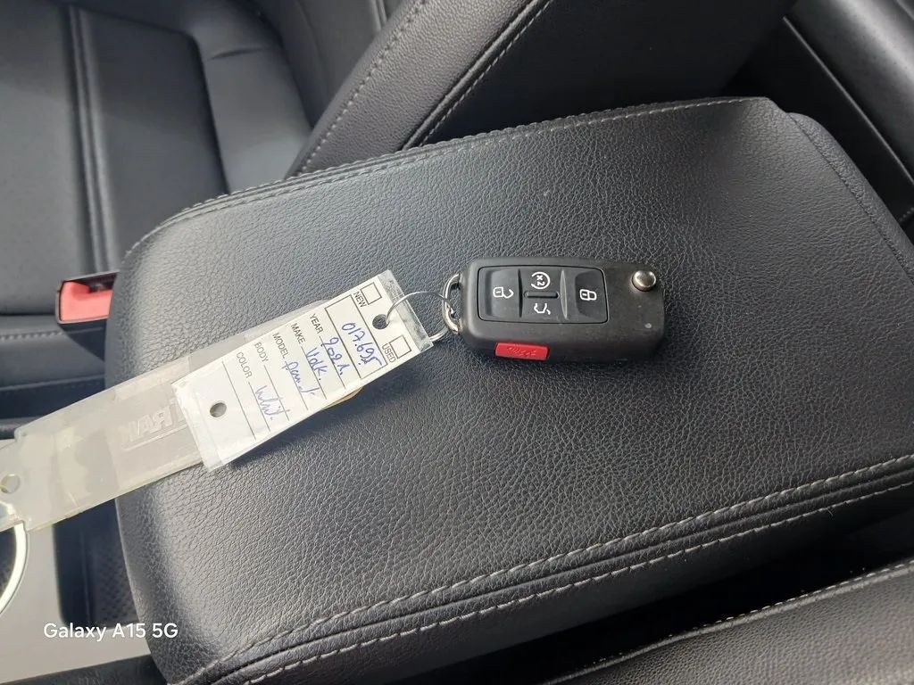 2021 Volkswagen Passat SE photo 7