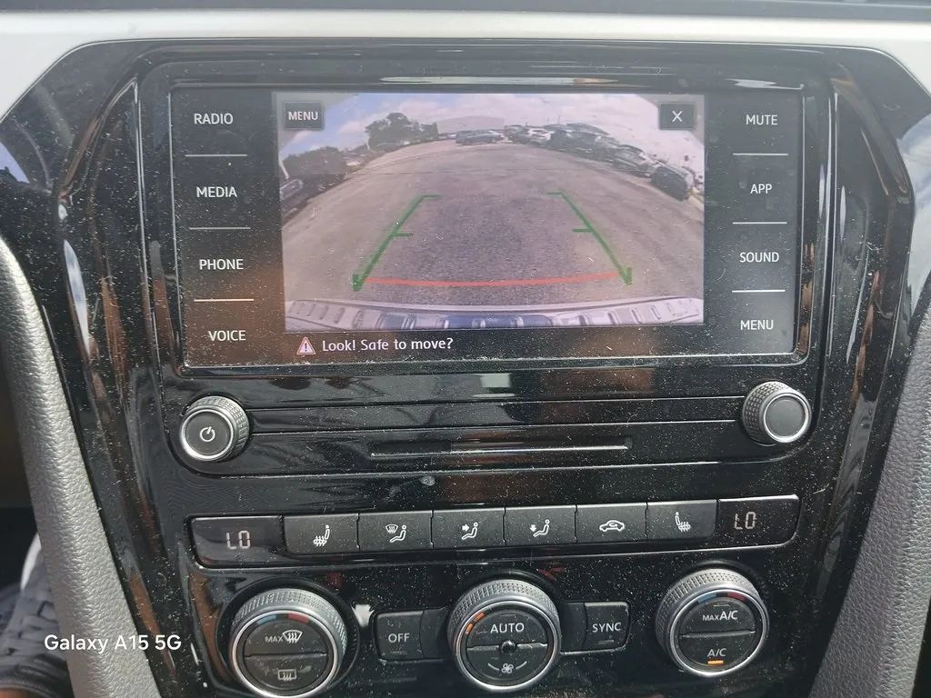 2021 Volkswagen Passat SE photo 29