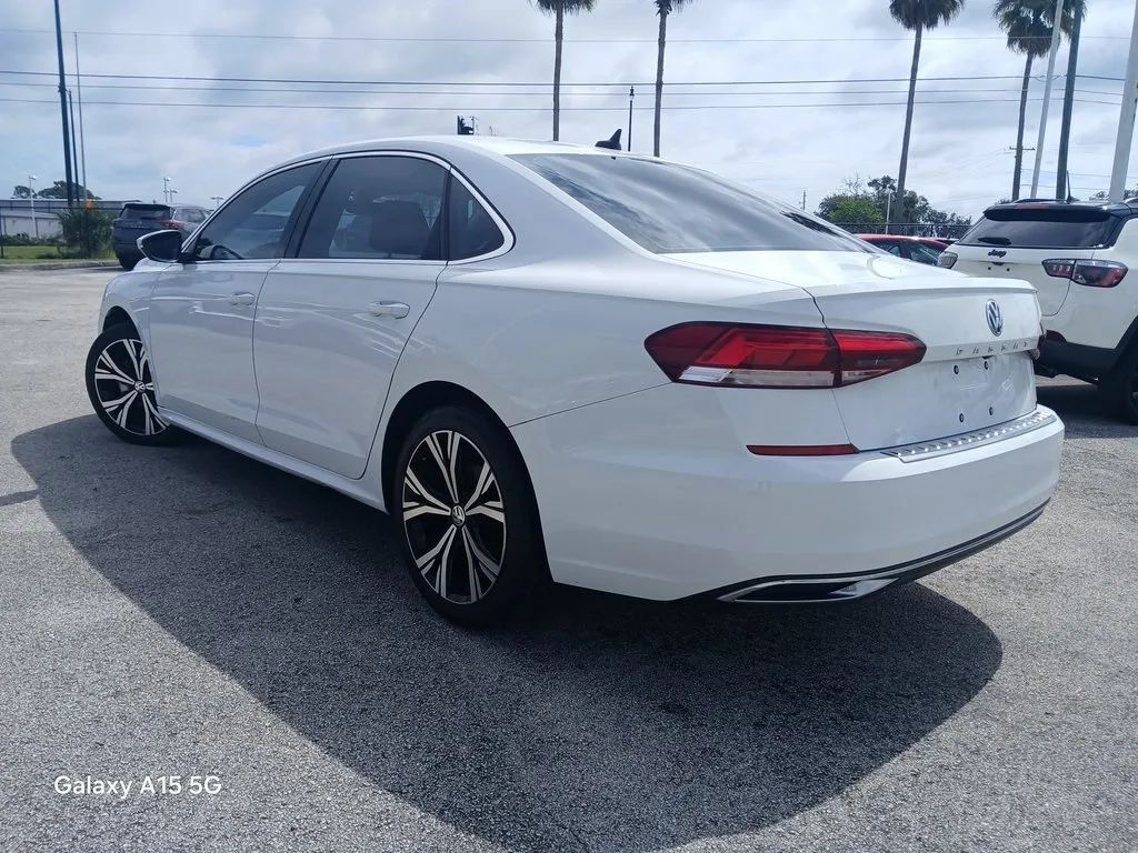 2021 Volkswagen Passat SE photo 4