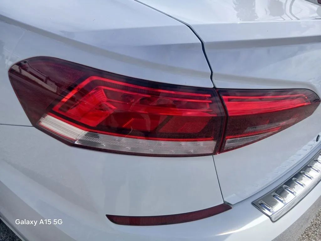 2021 Volkswagen Passat SE photo 11