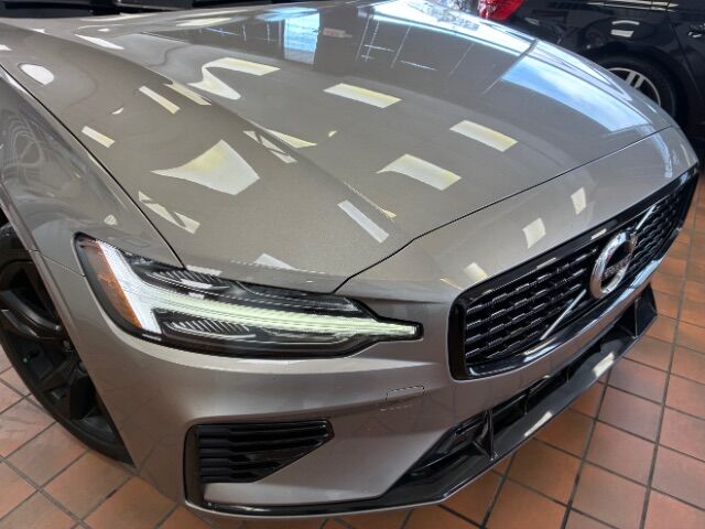 2021 Volvo S60 Recharge Plug-In Hybrid Plug-In Hybrid T8 R-Design Expression
