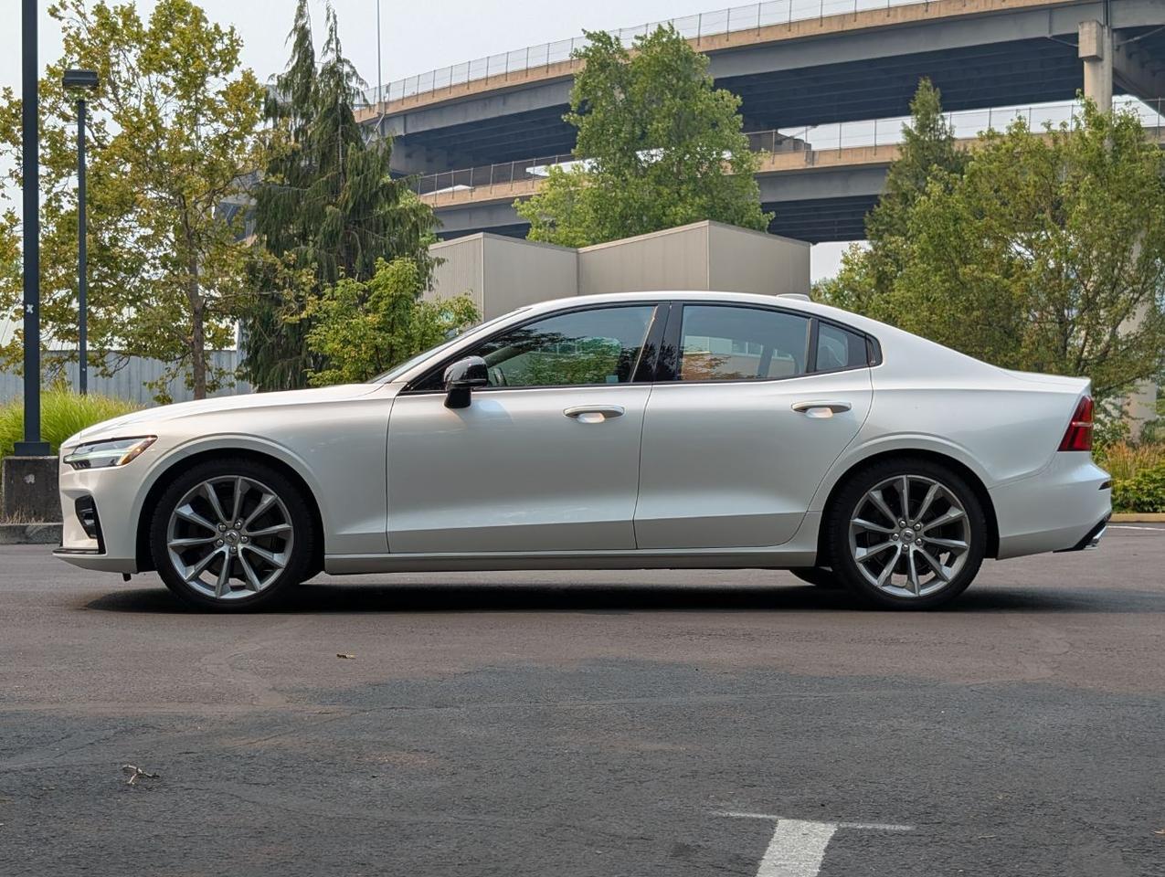 2021 Volvo S60 T5 AWD Momentum | Harman Kardon, Pilot Assist, 360 Cam, Head Up Disp, 4 Heated Seats & Wheel Portland OR