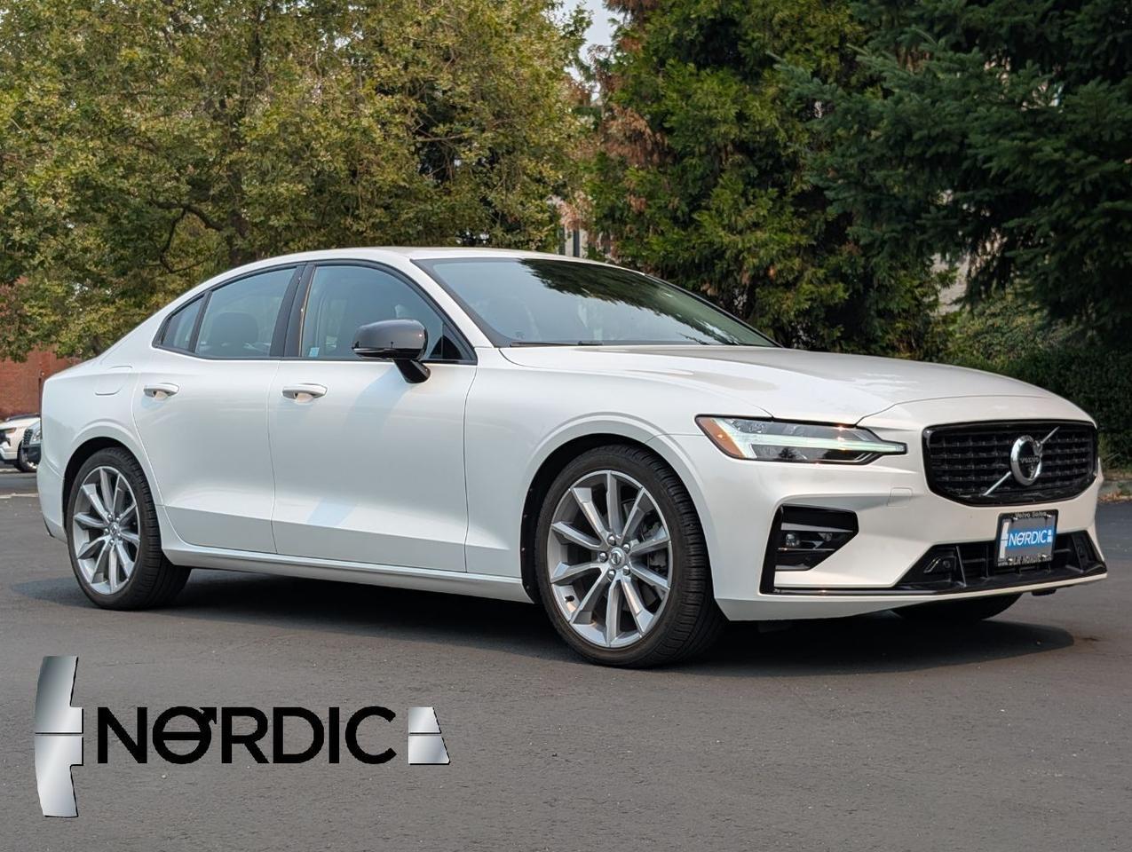 2021 Volvo S60 T5 AWD Momentum | Harman Kardon, Pilot Assist, Climate Pkg, Premium *