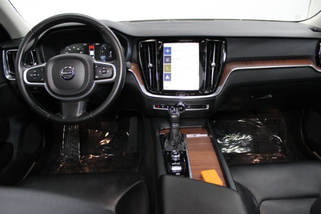 2021 Volvo S60 T5 Momentum