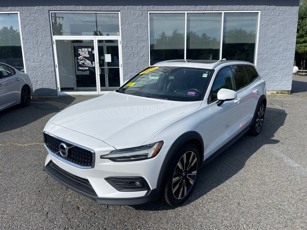 2021 Volvo V60 Cross Country T5 Orange MA