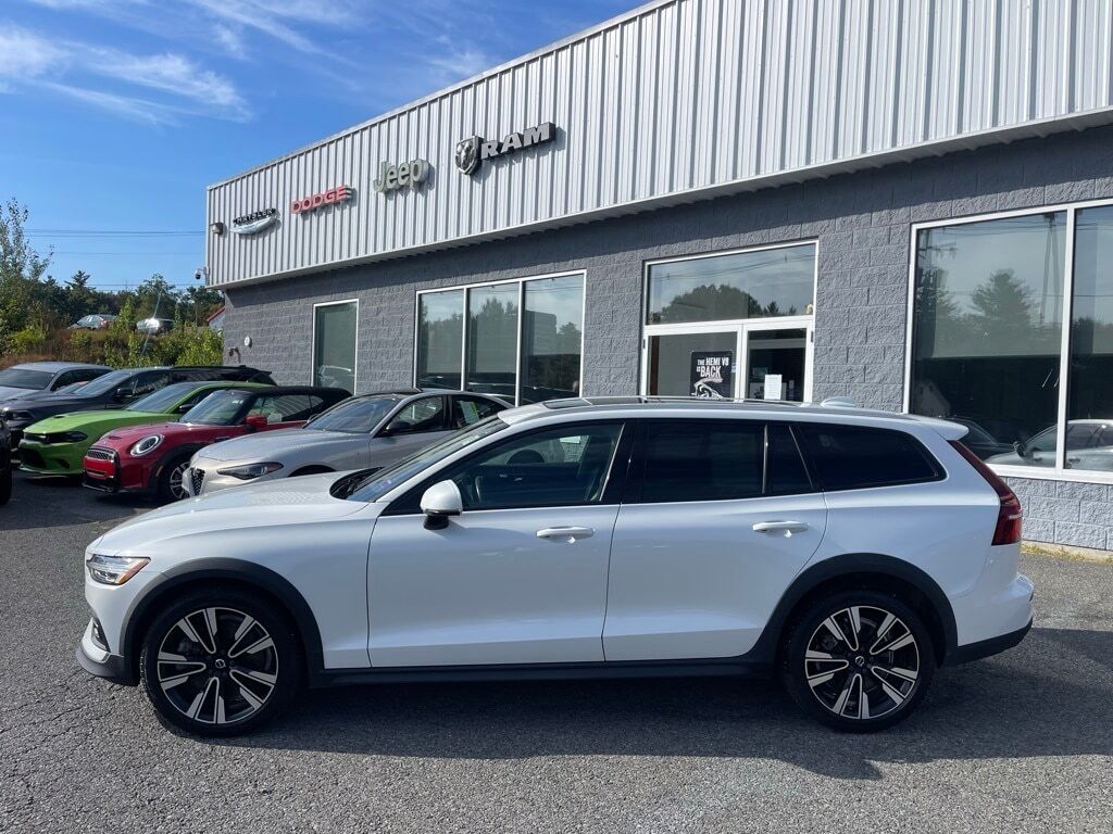 2021 Volvo V60 Cross Country T5 Orange MA