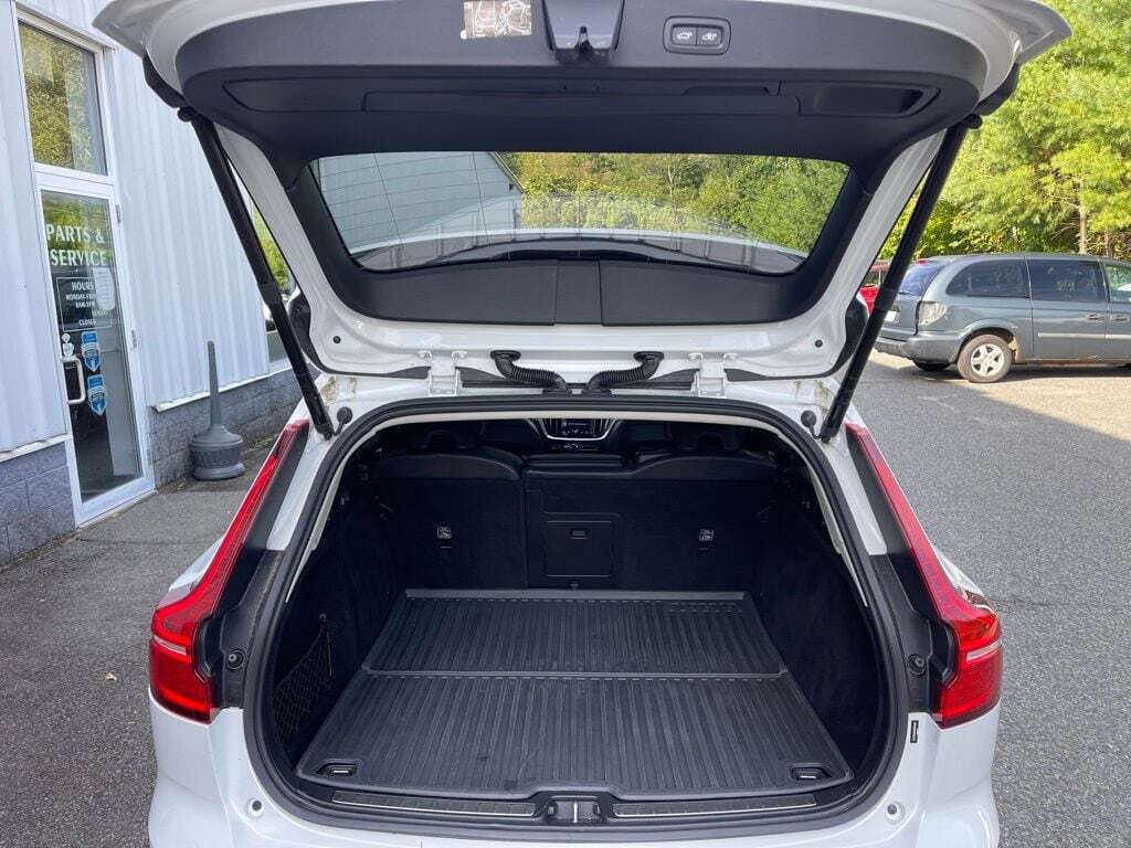 2021 Volvo V60 Cross Country T5 Orange MA