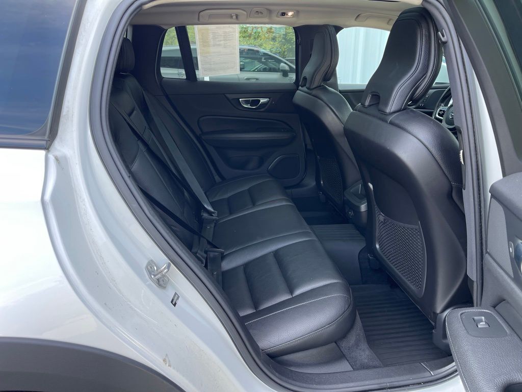 2021 Volvo V60 Cross Country T5 Orange MA