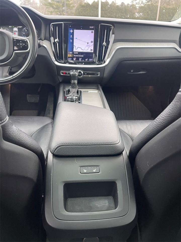2021 Volvo V60 Cross Country T5 Orange MA