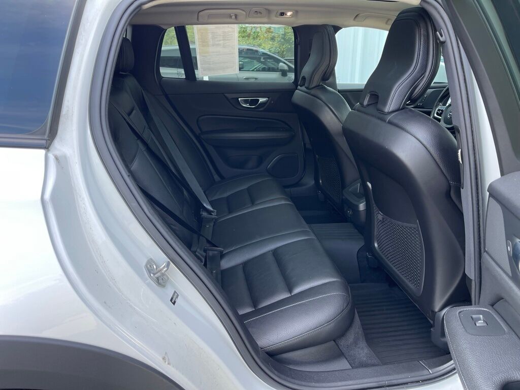 2021 Volvo V60 Cross Country T5 Orange MA