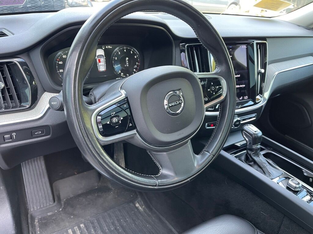 2021 Volvo V60 Cross Country T5 Orange MA