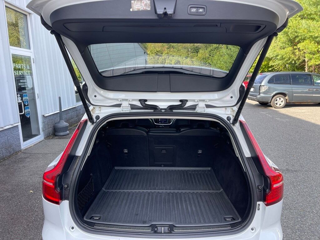 2021 Volvo V60 Cross Country T5 Orange MA