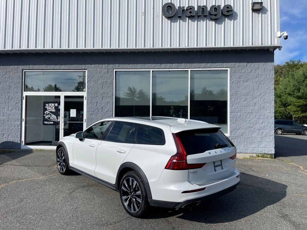 2021 Volvo V60 Cross Country T5 Orange MA