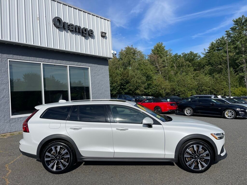 2021 Volvo V60 Cross Country T5 Orange MA