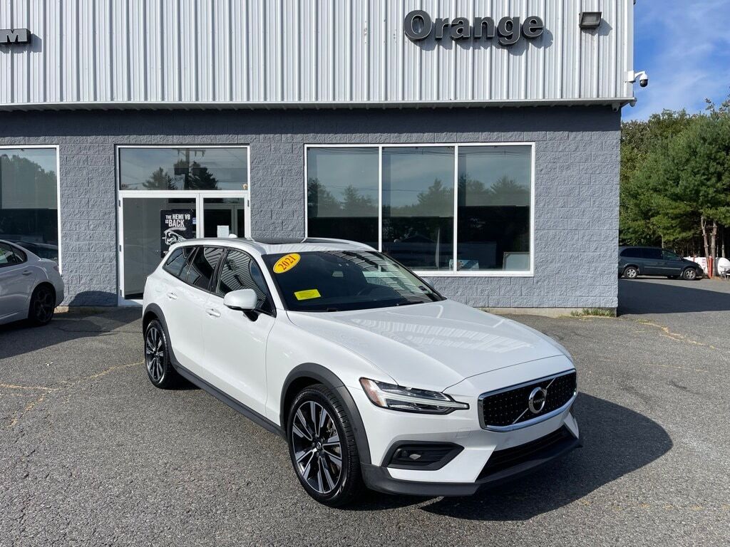 2021 Volvo V60 Cross Country T5 Orange MA
