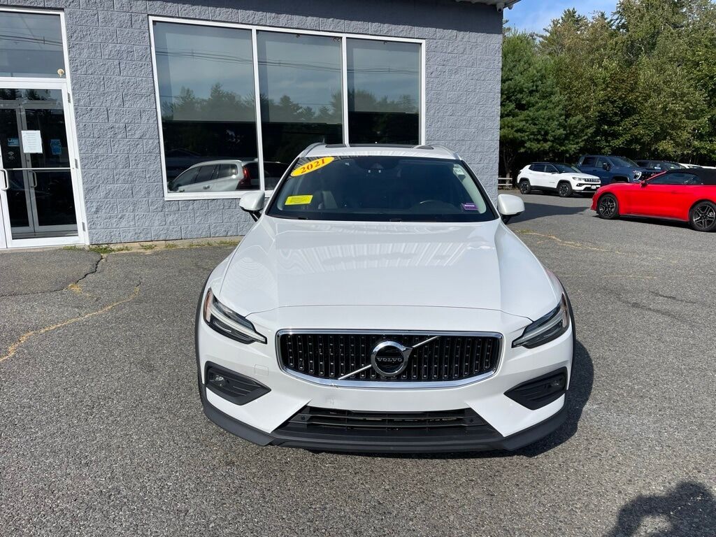 2021 Volvo V60 Cross Country T5 Orange MA