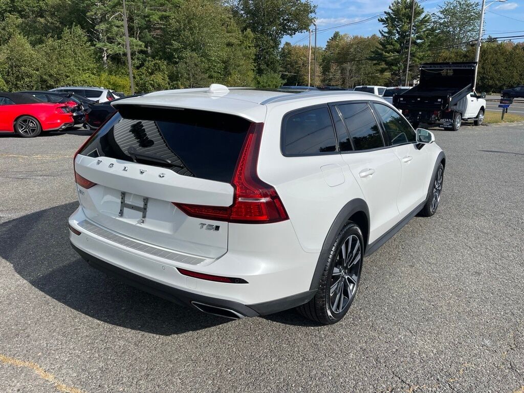 2021 Volvo V60 Cross Country T5 Orange MA