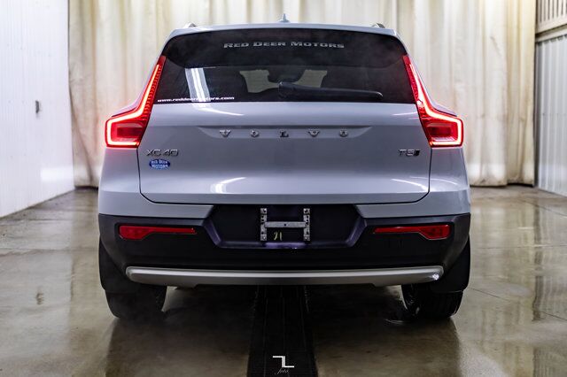 2021 Volvo XC40 AWD T5 Momentum Leather Roof Nav BCam Red Deer AB
