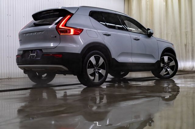 2021 Volvo XC40 AWD T5 Momentum Leather Roof Nav BCam Red Deer AB