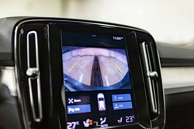 2021 Volvo XC40 AWD T5 Momentum Leather Roof Nav BCam Red Deer AB