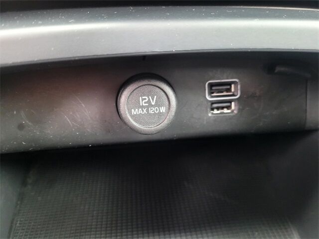 2021 Volvo XC40 Momentum Roseville CA