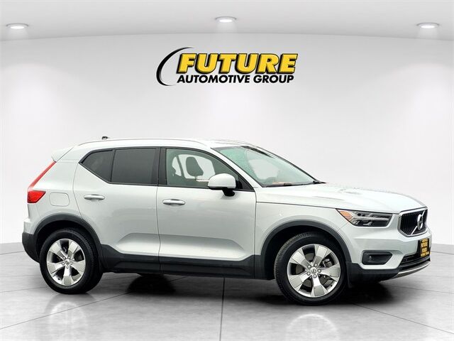 2021 Volvo XC40 Momentum