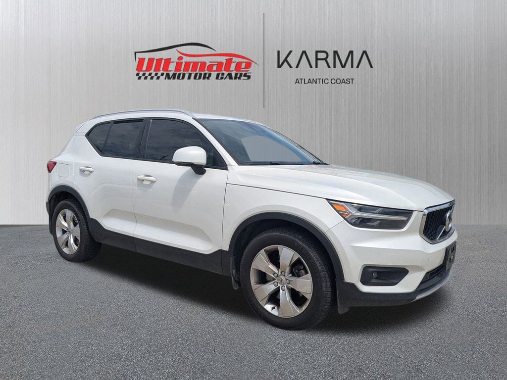 2021 Volvo XC40 Momentum