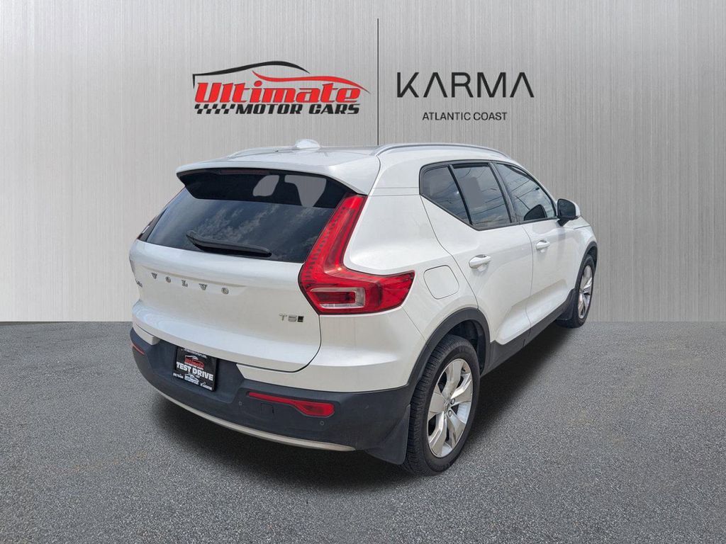 2021 Volvo XC40 Momentum