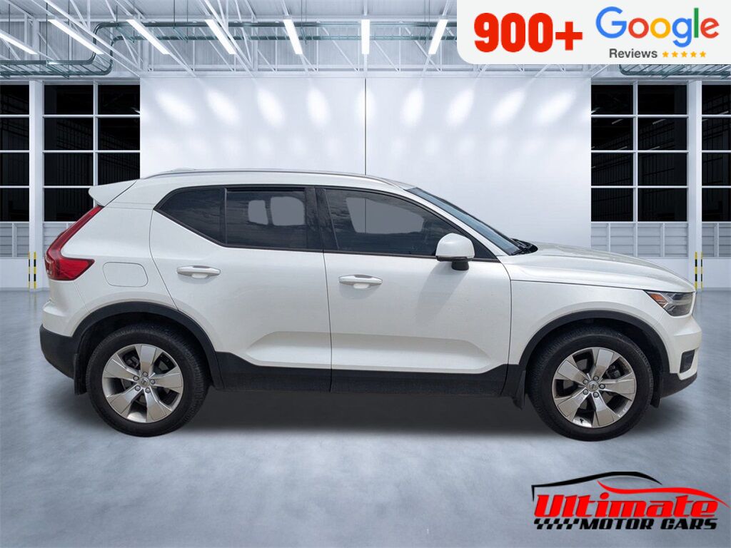 2021 Volvo XC40 Momentum