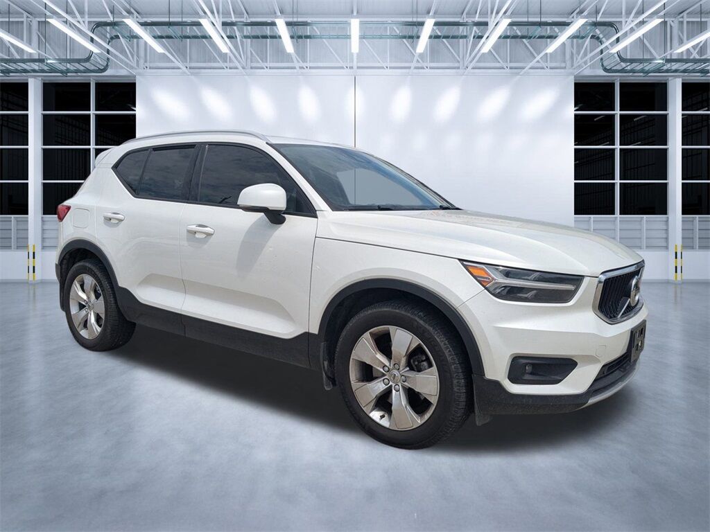 2021 Volvo XC40 Momentum