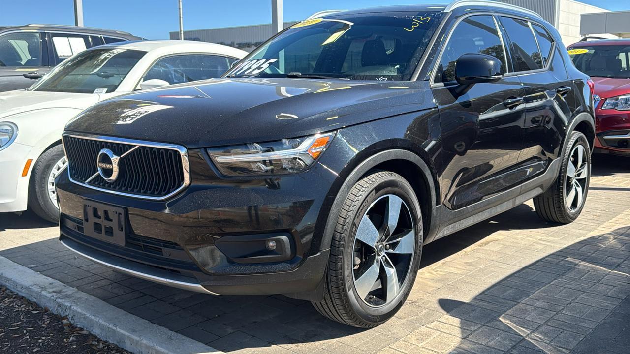 2021 Volvo XC40 Momentum