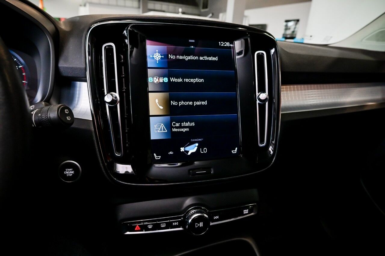 2021 Volvo XC40 Momentum photo 36