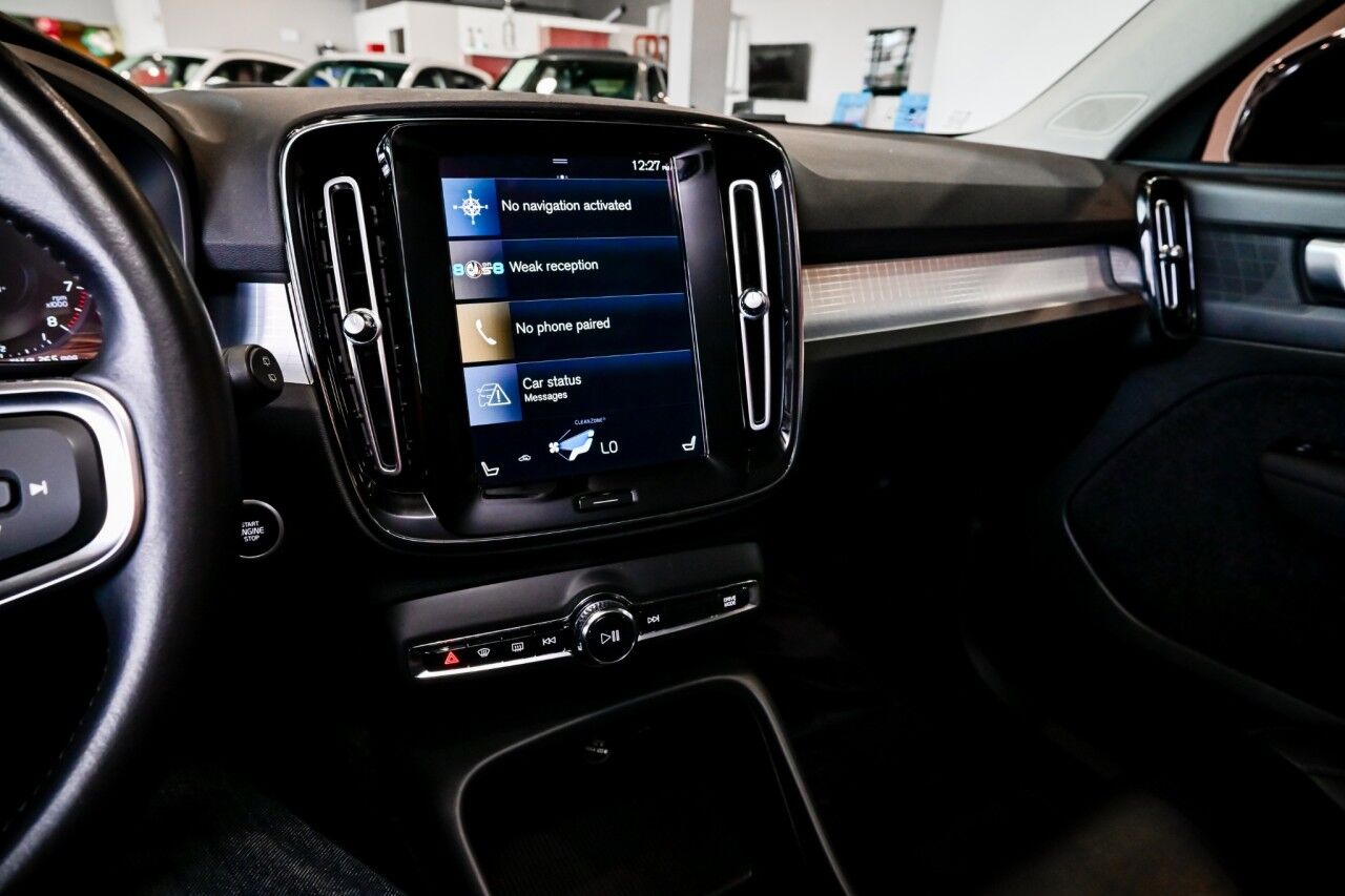 2021 Volvo XC40 Momentum photo 34