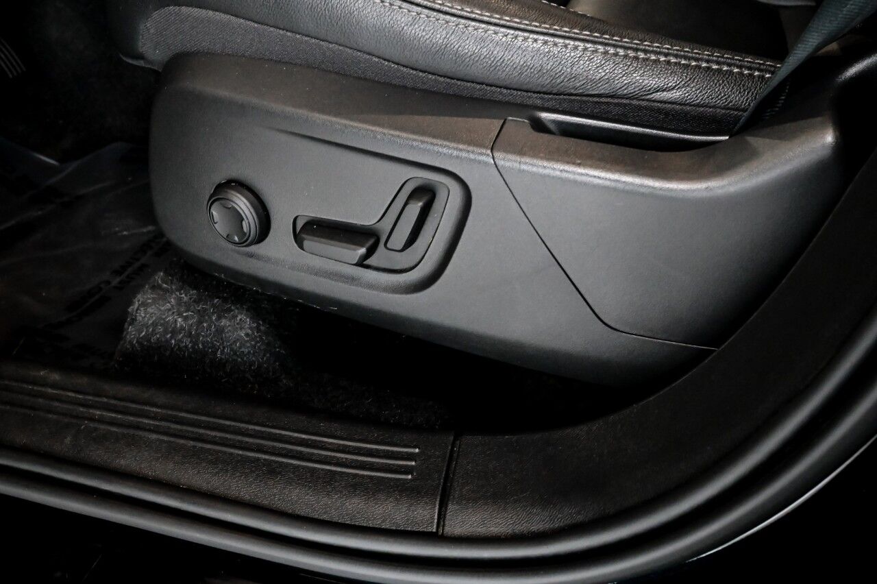 2021 Volvo XC40 Momentum photo 17