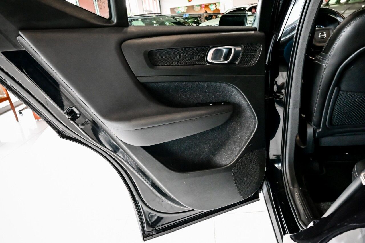 2021 Volvo XC40 Momentum photo 20