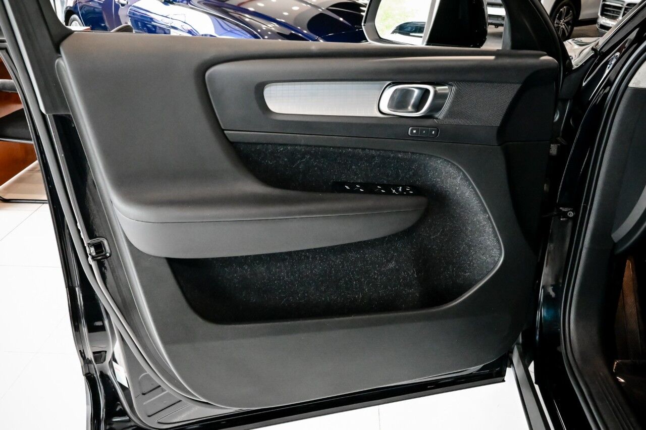 2021 Volvo XC40 Momentum photo 15