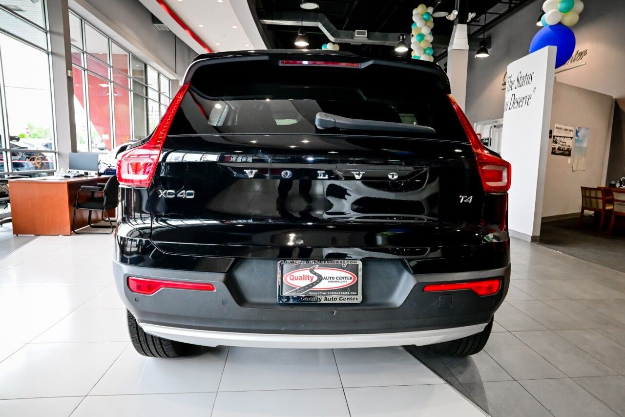 2021 Volvo XC40 Momentum photo 5