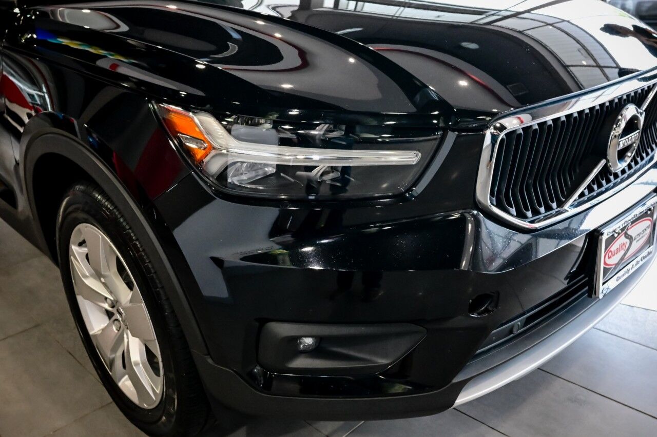 2021 Volvo XC40 Momentum photo 9