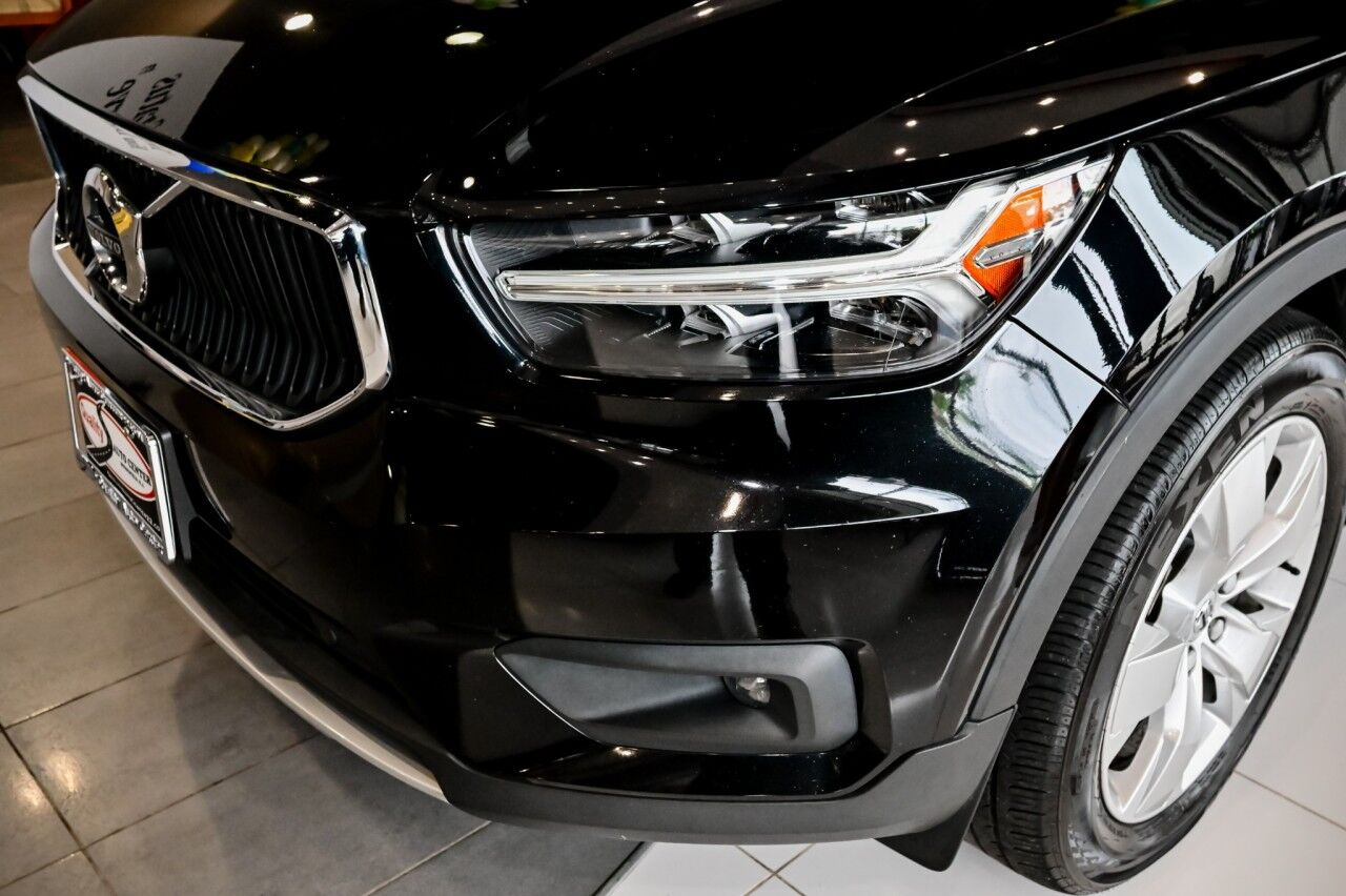 2021 Volvo XC40 Momentum photo 8