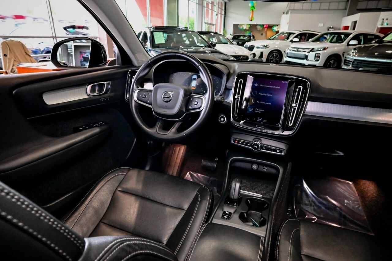 2021 Volvo XC40 Momentum photo 26
